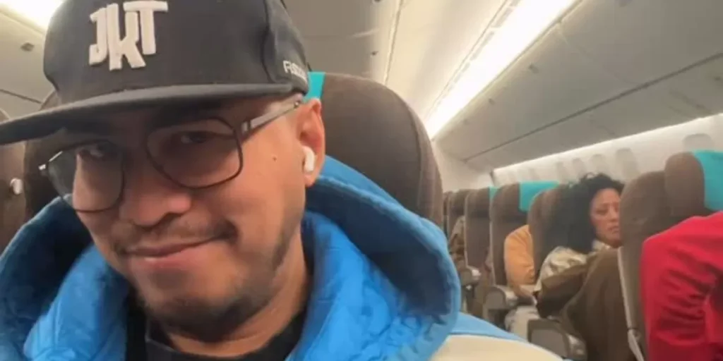 Pandji Pragiwaksono ke Polisi Bawa Koper Buku Ada Apa